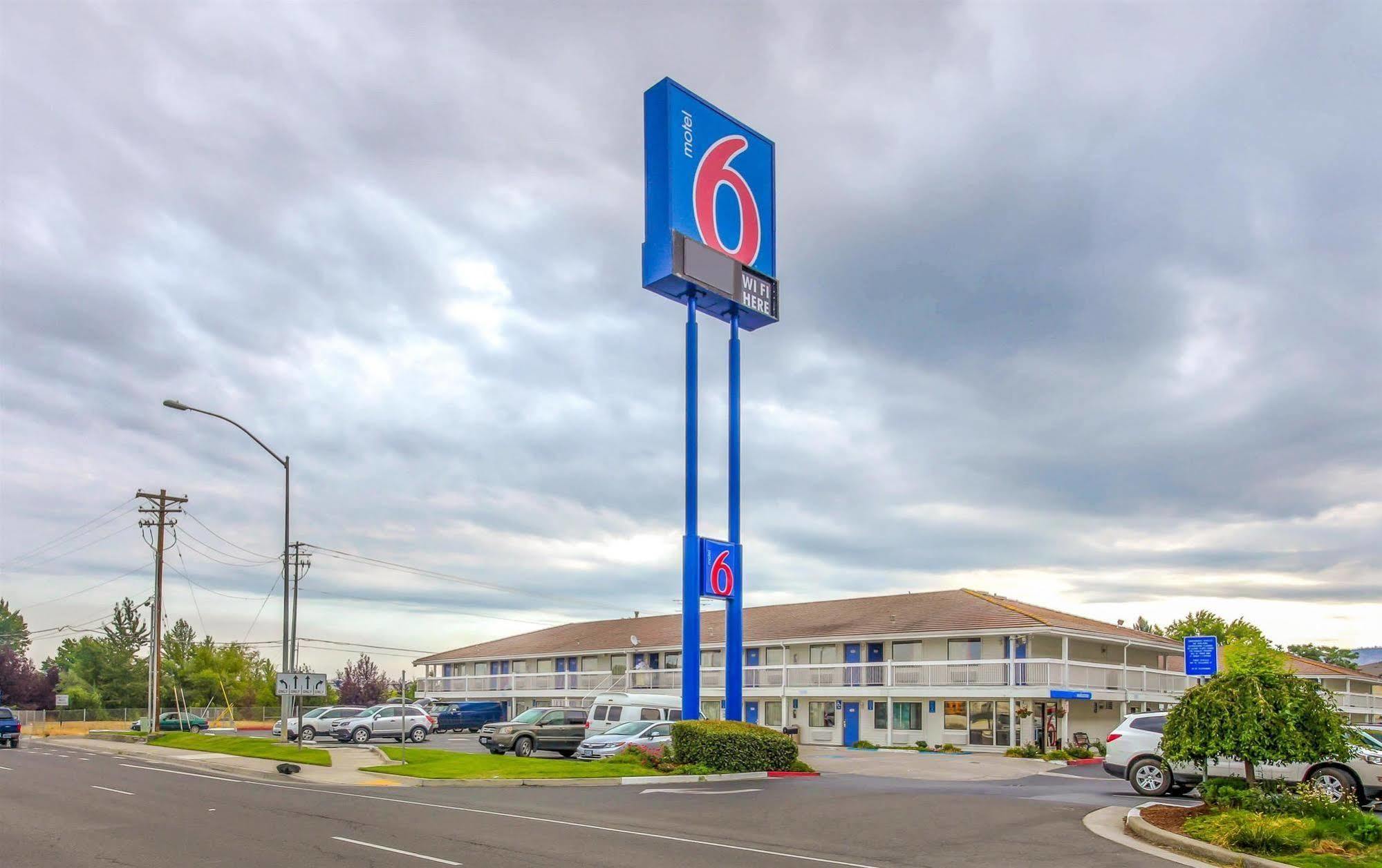 Motel 6-Medford, Or - North Exteriör bild